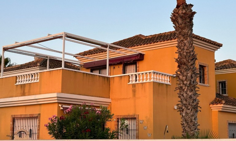 Sale - Villa -
Guardamar del Segura - Guardamar Del Segura