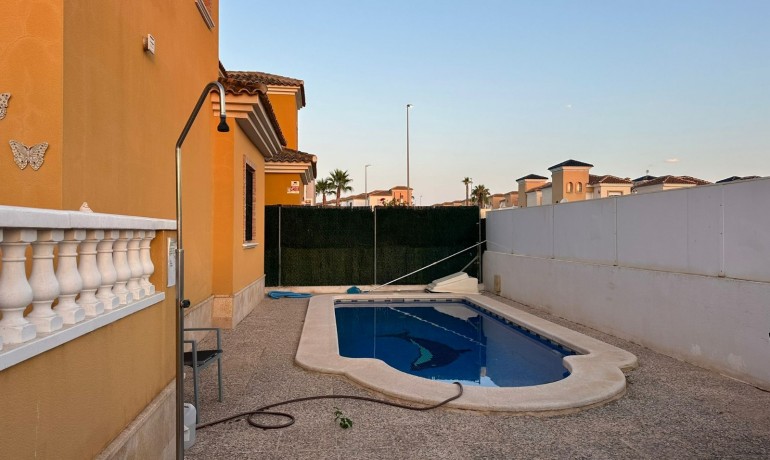 Sale - Villa -
Guardamar del Segura - Guardamar Del Segura