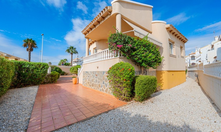 Sale - Villa -
Orihuela Costa* - Los Dolses*