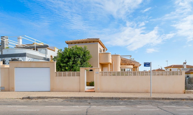 Sale - Villa -
Orihuela Costa* - Los Dolses*