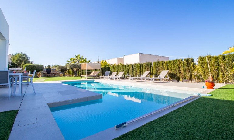 Sale - Villa -
Orihuela - Las colinas