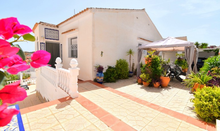 Sale - Villa -
Orihuela Costa* - La Zenia*