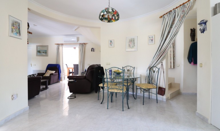 Sale - Villa -
Algorfa