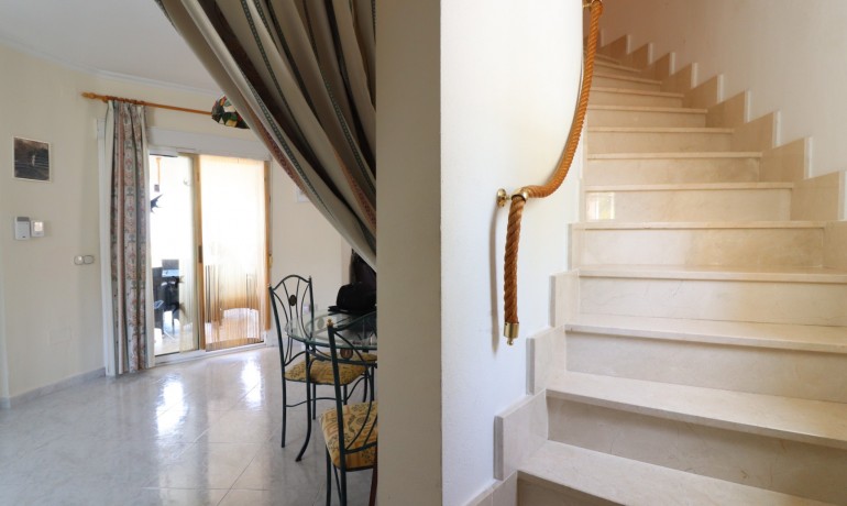 Sale - Villa -
Algorfa