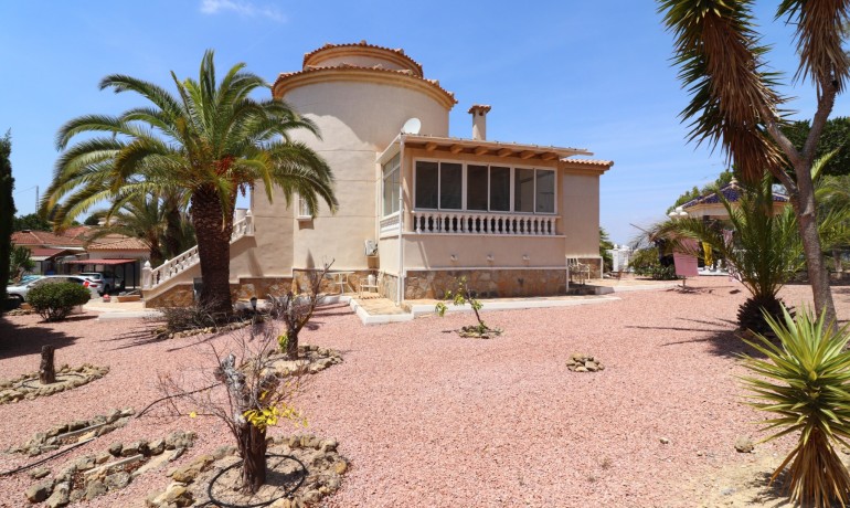 Sale - Villa -
Algorfa