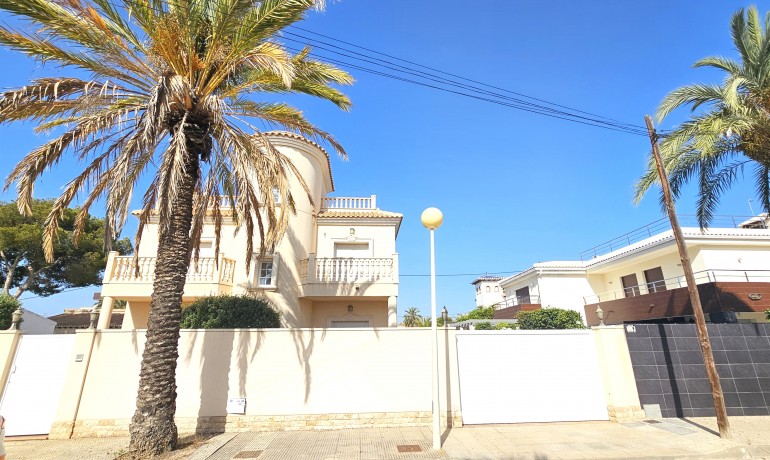 Sale - Villa -
Orihuela Costa* - Cabo Roig*