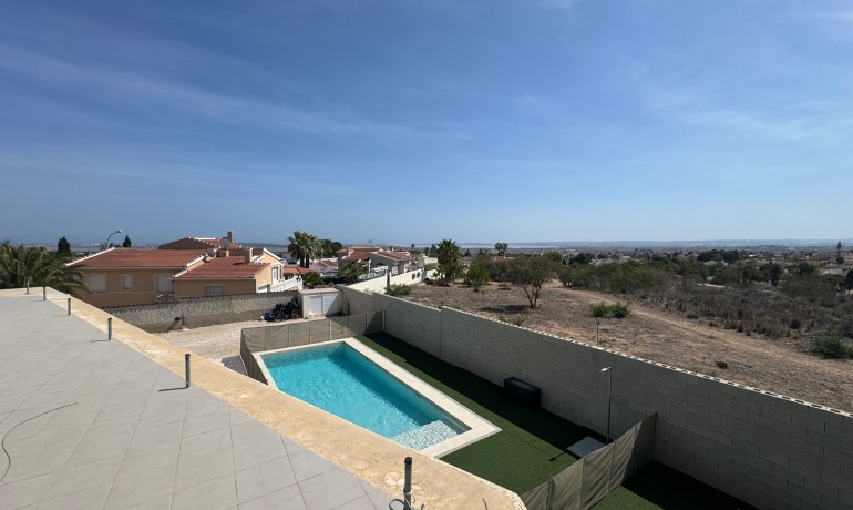 Sale - Villa -
Ciudad Quesada