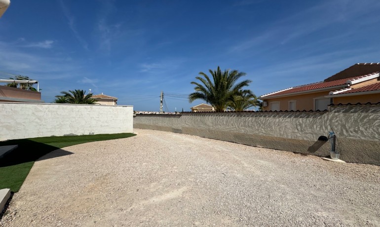 Sale - Villa -
Ciudad Quesada