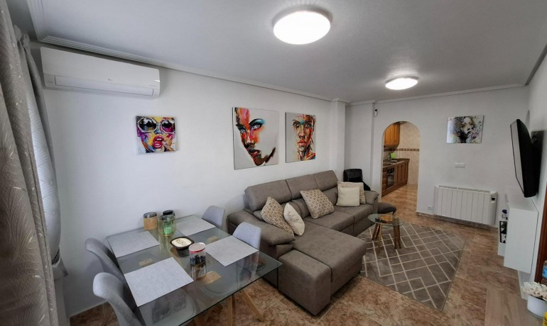 Sale - Apartment / Flat -
Torrevieja - Los Altos