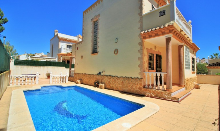 Sale - Villa -
Villamartin - Los Dolses