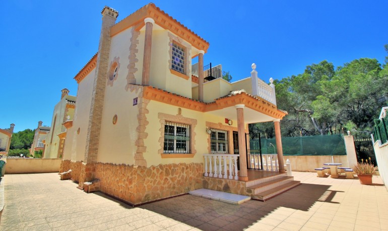 Sale - Villa -
Villamartin - Los Dolses