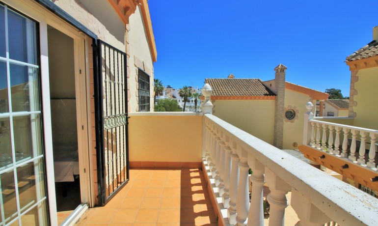 Sale - Villa -
Villamartin - Los Dolses