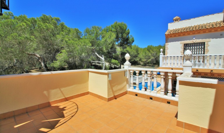 Sale - Villa -
Villamartin - Los Dolses