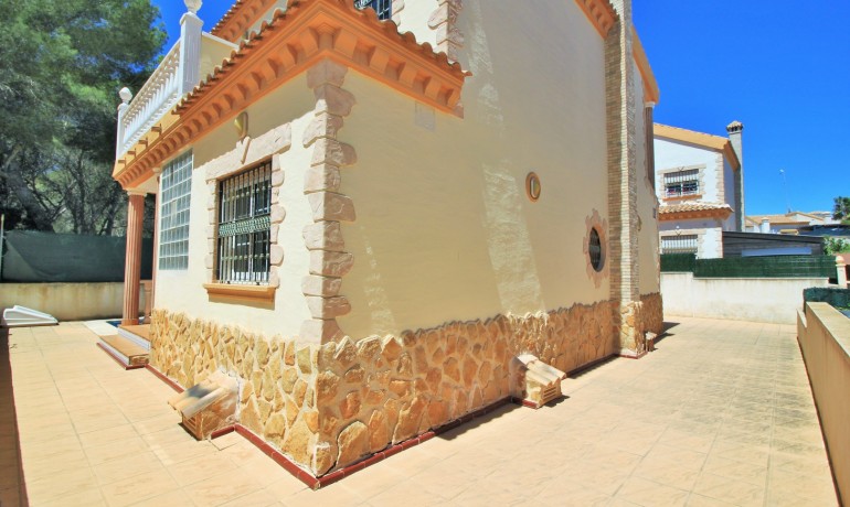 Sale - Villa -
Villamartin - Los Dolses