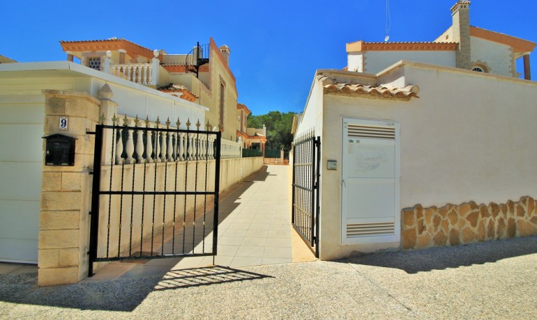 Sale - Villa -
Villamartin - Los Dolses