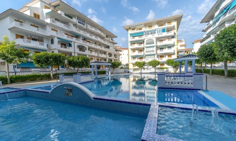 Sale - Apartment / Flat -
Torrevieja - La Mata