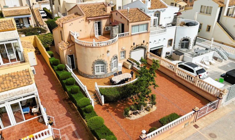 Herverkoop - Villa -
Orihuela Costa - Playa Flamenca