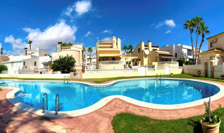 Herverkoop - Villa -
Orihuela Costa* - Playa Flamenca