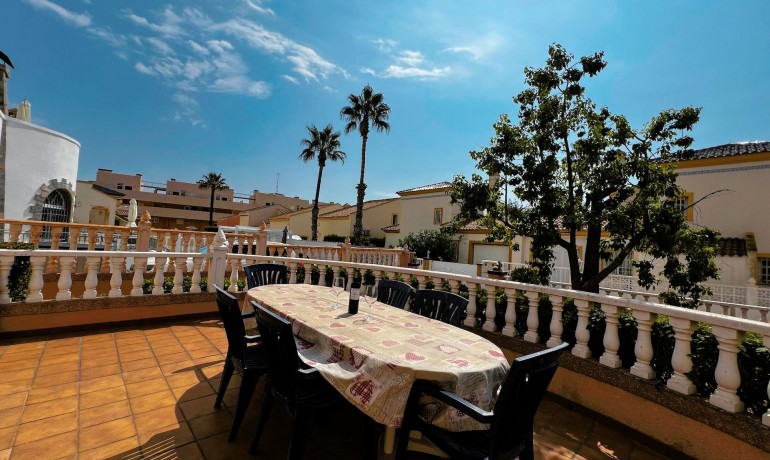 Sale - Villa -
Orihuela Costa - Playa Flamenca