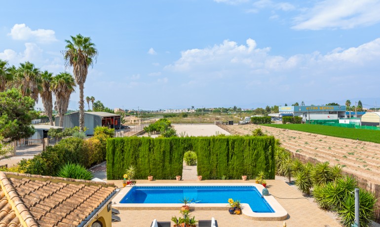 Sale - Villa -
Alicante* - Formentera de Segura*