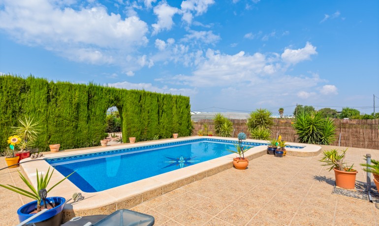 Herverkoop - Villa -
Alicante* - Formentera de Segura*