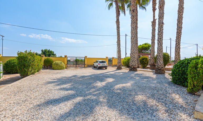 Herverkoop - Villa -
Alicante* - Formentera de Segura*