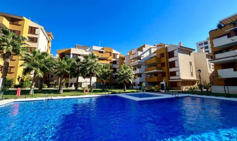 Sale - Apartment / Flat -
Torrevieja - Punta prima