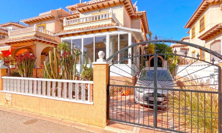 Herverkoop - Huis -
Orihuela Costa - Lomas de Cabo Roig