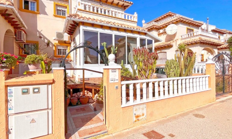 Sale - House -
Orihuela Costa - Lomas de Cabo Roig