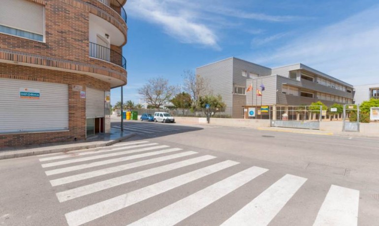 Revente - Commercial -
Almoradi - Estación bus