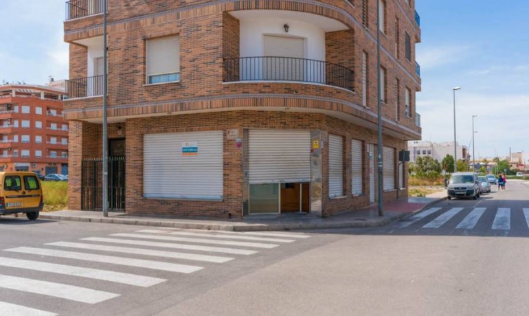 Revente - Commercial -
Almoradi - Estación bus