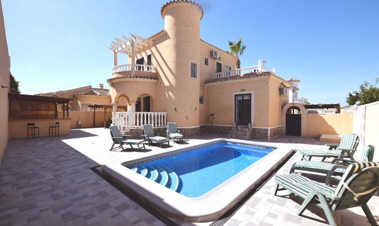 Sale - Villa -
Benijofar*