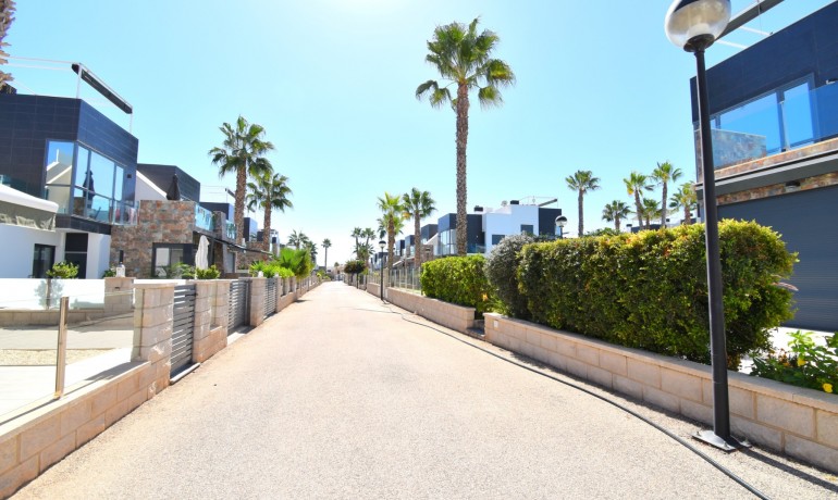 Sale - Apartment / Flat -
Orihuela Costa* - Lomas de Cabo Roig*