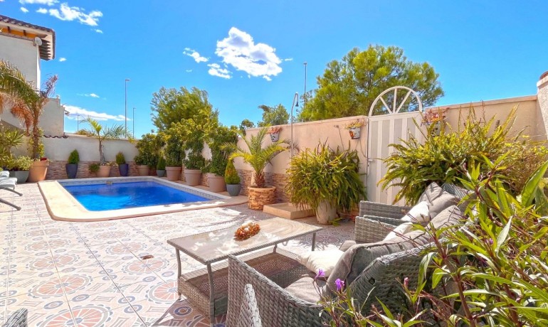 Sale - Villa -
Orihuela Costa - La Zenia