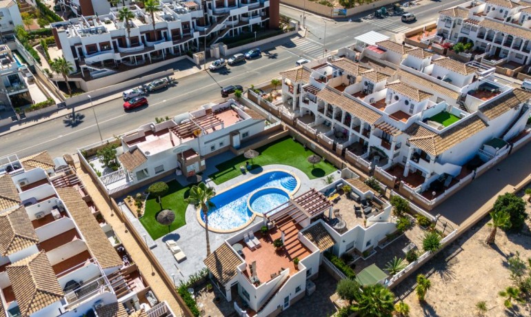 Sale - Apartment / Flat -
Orihuela Costa