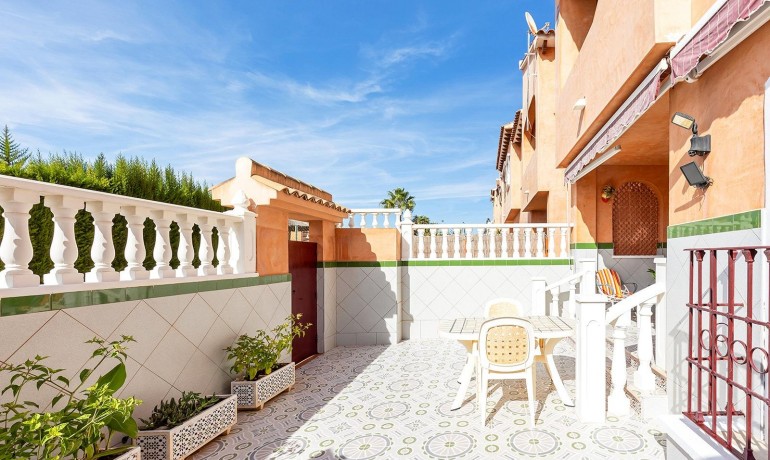 Sale - Apartment / Flat -
Torrevieja - Torrejón