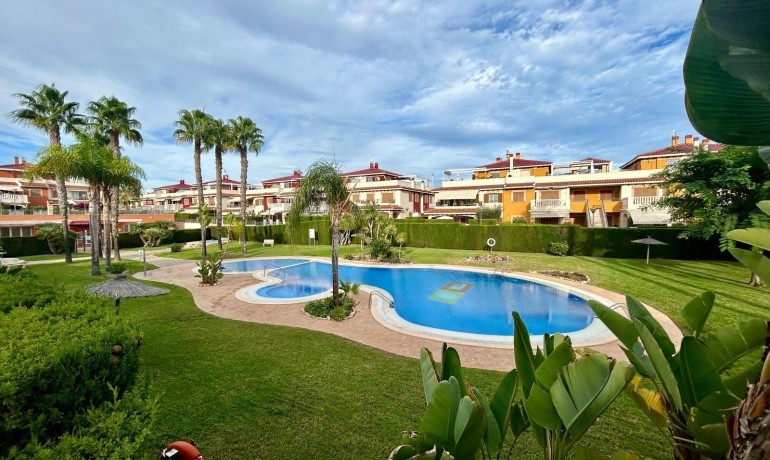 Sale - Apartment / Flat -
Orihuela Costa - La Zenia