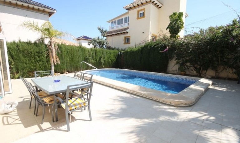 Herverkoop - Villa -
Orihuela Costa* - La Zenia*