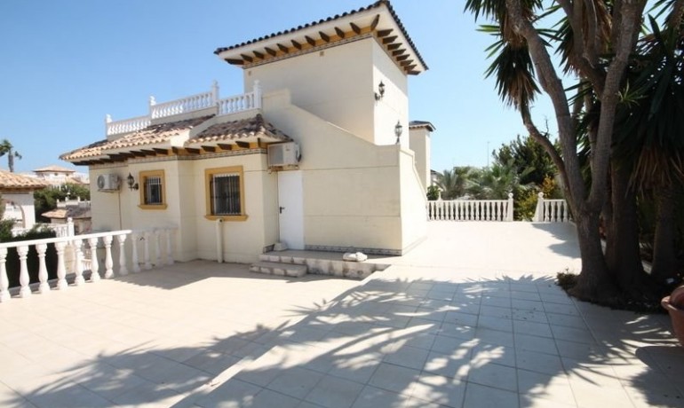 Herverkoop - Villa -
Orihuela Costa* - La Zenia*