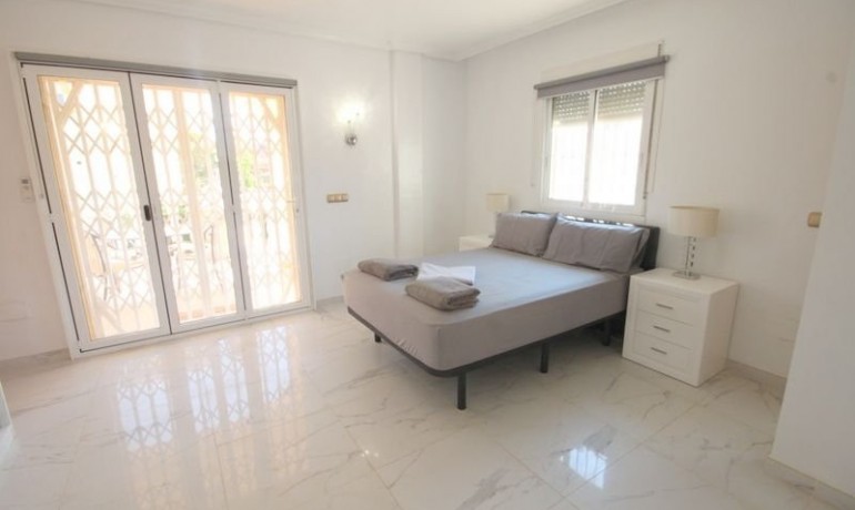 Sale - Villa -
Orihuela Costa* - La Zenia*