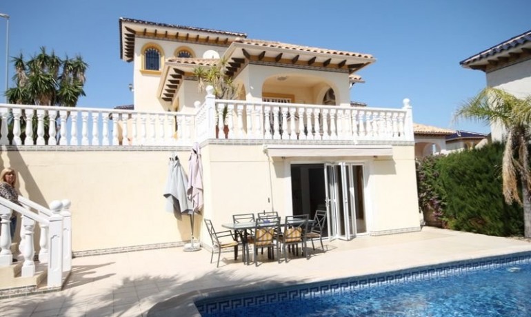 Herverkoop - Villa -
Orihuela Costa* - La Zenia*