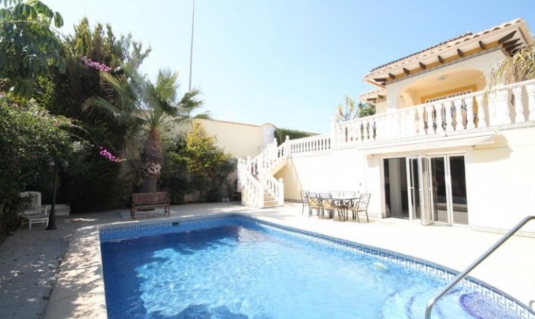 Sale - Villa -
Orihuela Costa* - La Zenia*