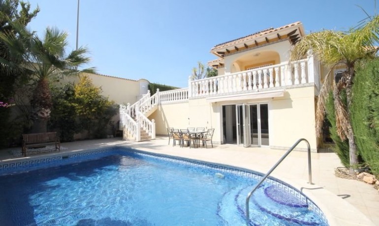 Sale - Villa -
Orihuela Costa* - La Zenia*