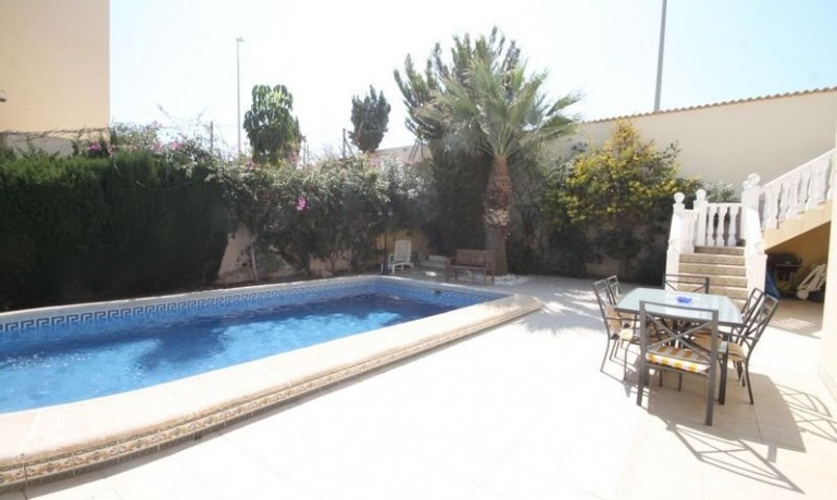 Sale - Villa -
Orihuela Costa* - La Zenia*