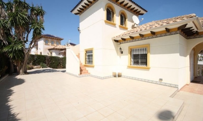 Sale - Villa -
Orihuela Costa* - La Zenia*