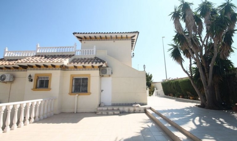 Sale - Villa -
Orihuela Costa* - La Zenia*