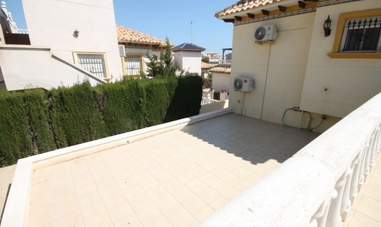 Sale - Villa -
Orihuela Costa* - La Zenia*