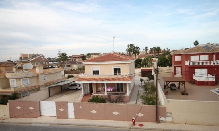 Venta - Villa -
Torrevieja - Aguas Nuevas