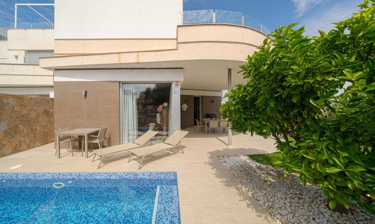 Sale - Villa -
Orihuela Costa* - Lomas de Cabo Roig*