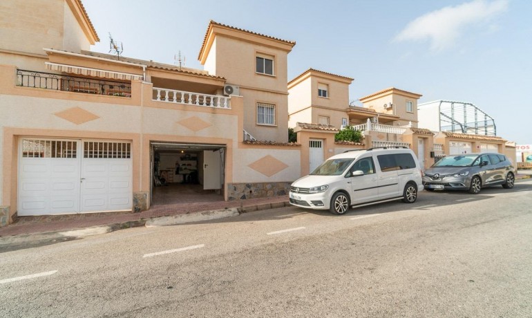 Sale - Villa -
Orihuela Costa* - Los Altos*